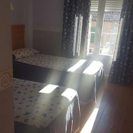 Hostal Restaurante San Juan Молина-де-Арагон Экстерьер фото