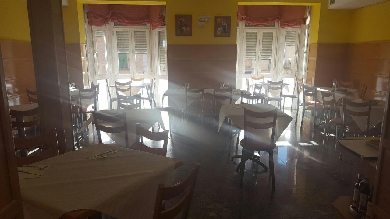 Hostal Restaurante San Juan Молина-де-Арагон Экстерьер фото